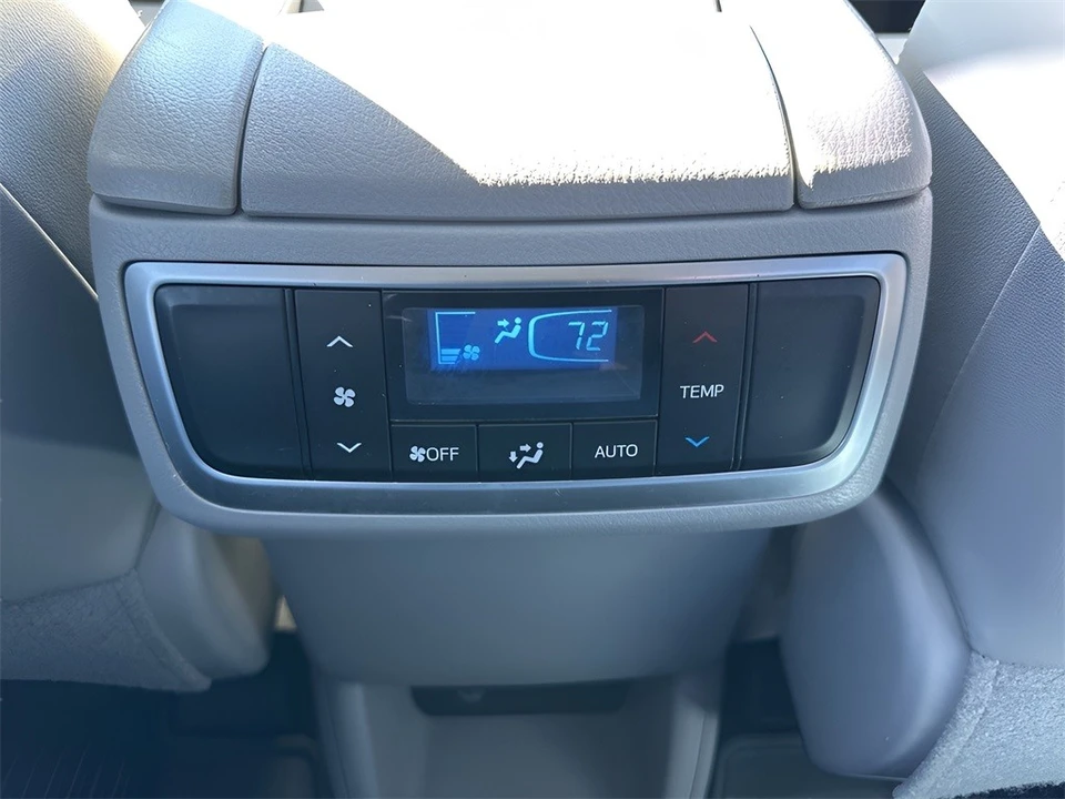 2018 Toyota Highlander - Image 14 of 21