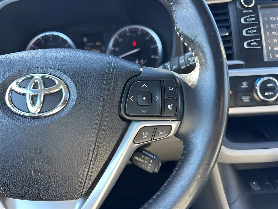 2018 Toyota Highlander - Image 18 of 21