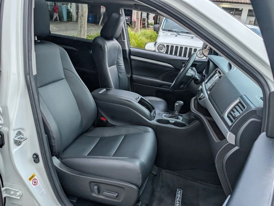 2018 Toyota Highlander - Image 18 of 21