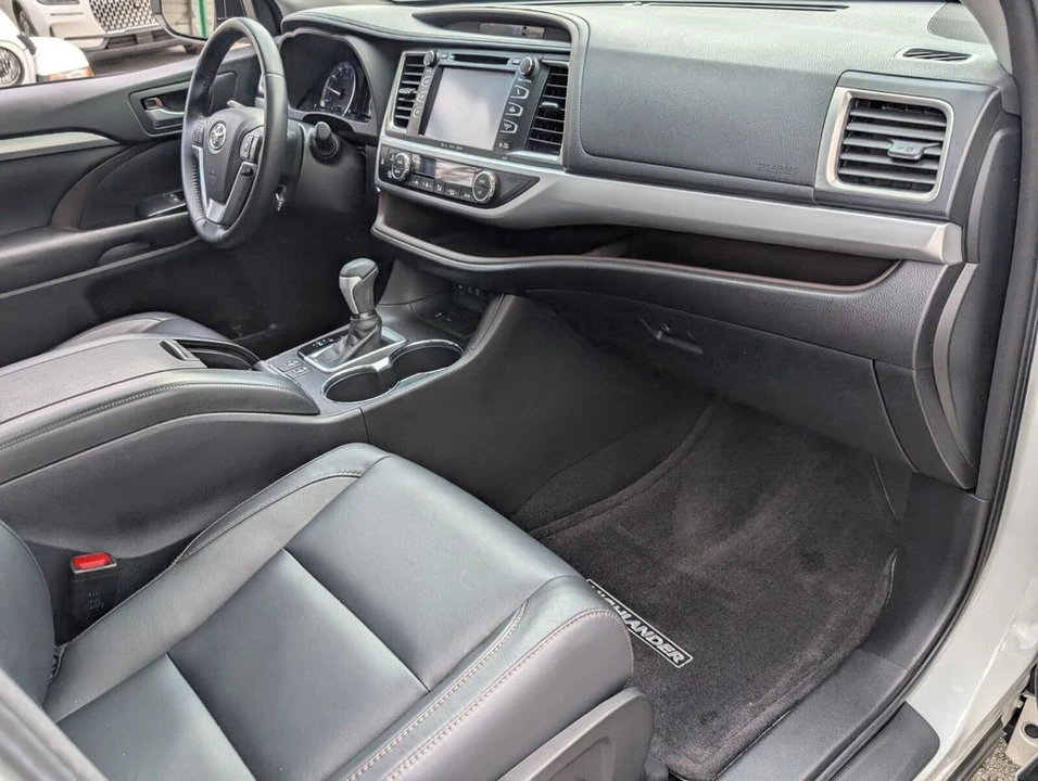 2018 Toyota Highlander - Image 17 of 21