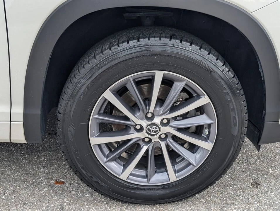 2018 Toyota Highlander - Image 19 of 21