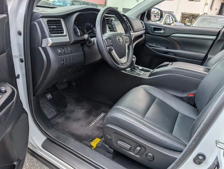 2018 Toyota Highlander - Image 11 of 21