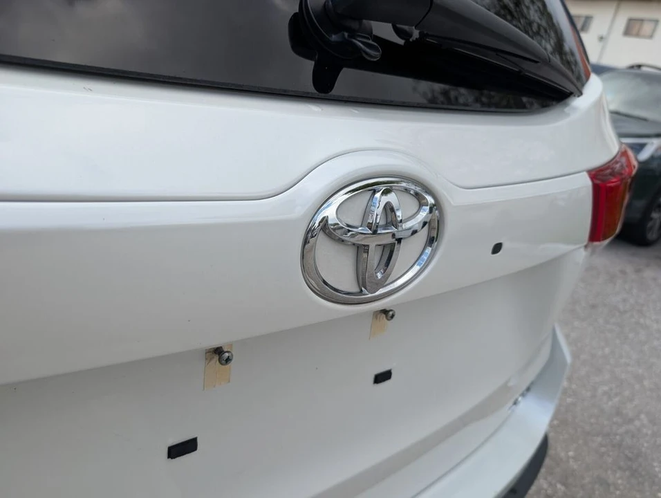 2018 Toyota Highlander - Image 14 of 21