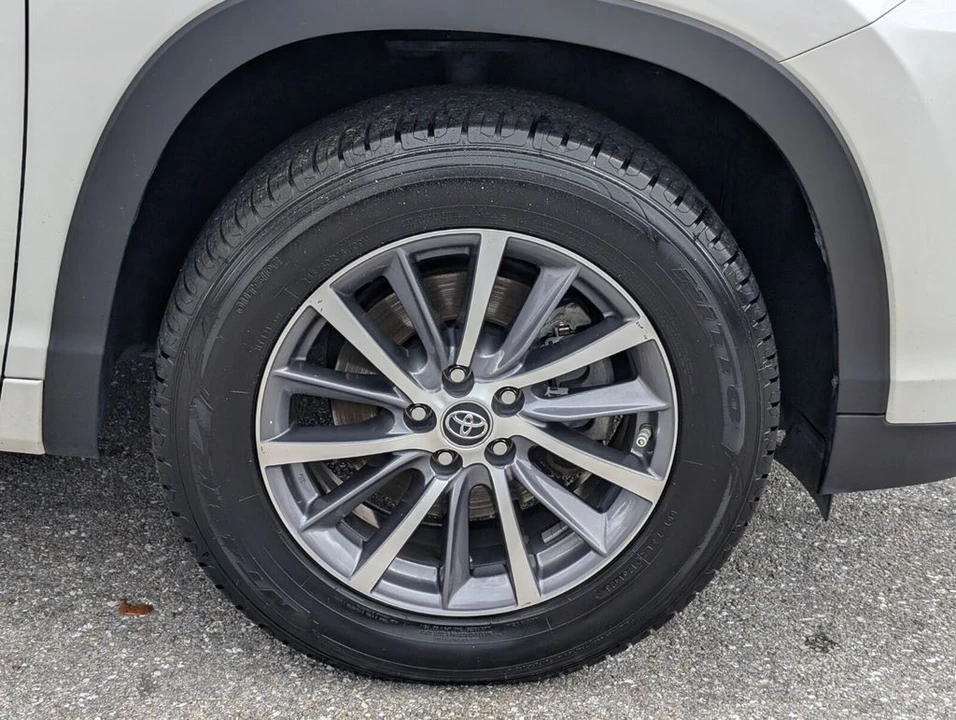 2018 Toyota Highlander - Image 9 of 21