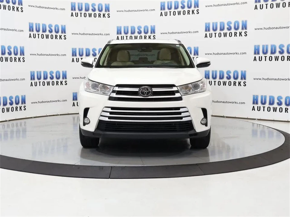 2018 Toyota Highlander - Image 9 of 31