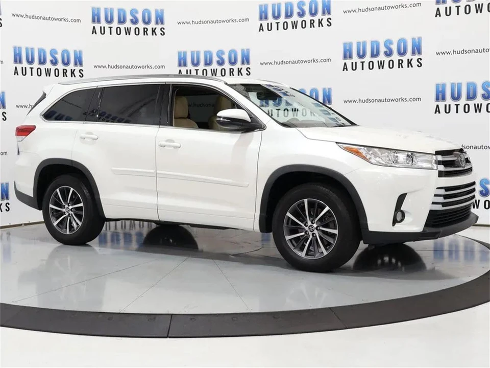 2018 Toyota Highlander - Image 8 of 31