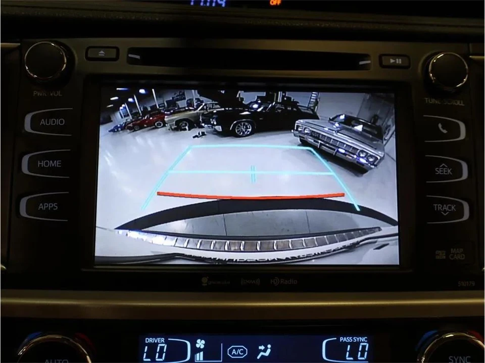 2018 Toyota Highlander - Image 20 of 31