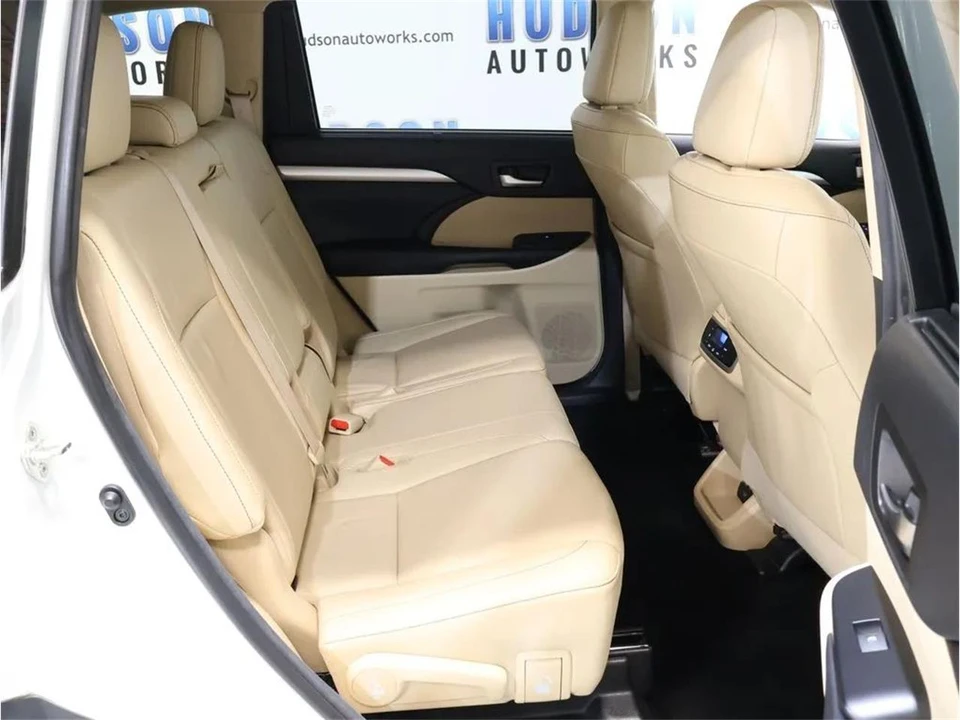 2018 Toyota Highlander - Image 28 of 31