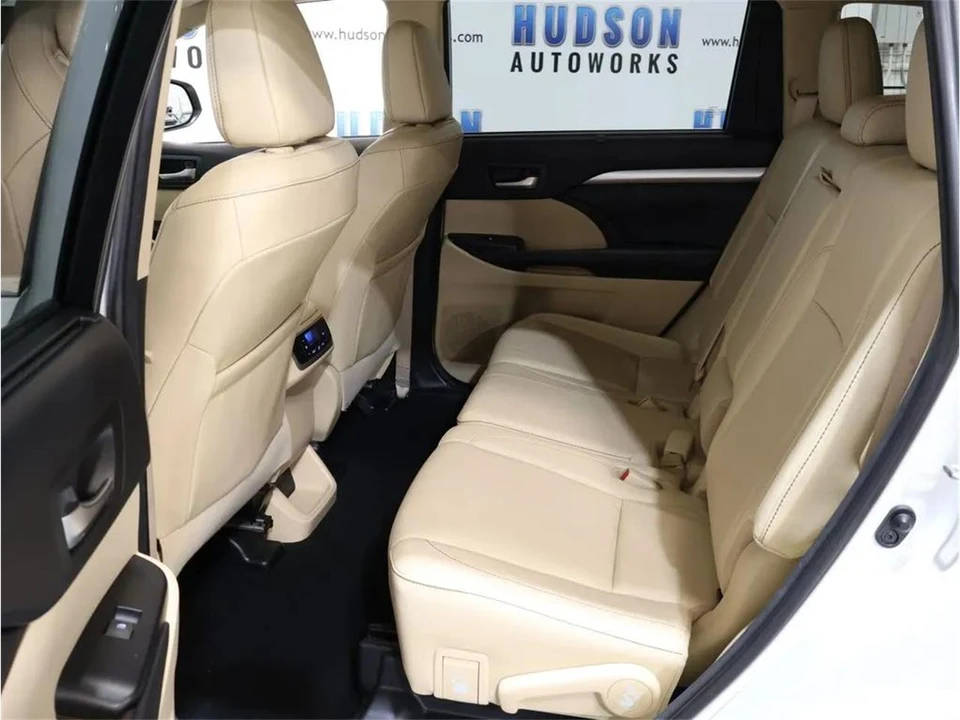 2018 Toyota Highlander - Image 26 of 31