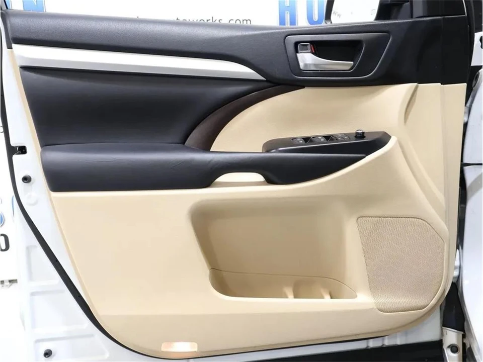 2018 Toyota Highlander - Image 10 of 31