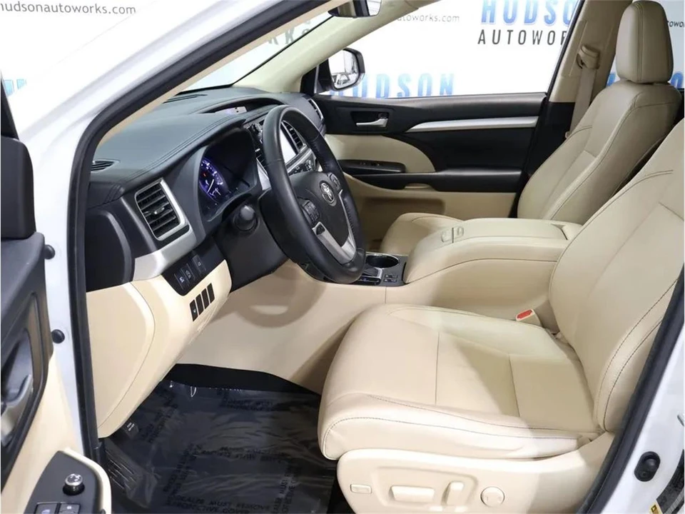 2018 Toyota Highlander - Image 14 of 31