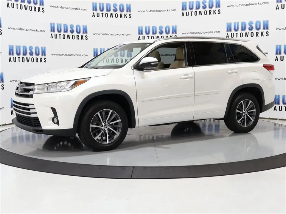 2018 Toyota Highlander - Image 2 of 31