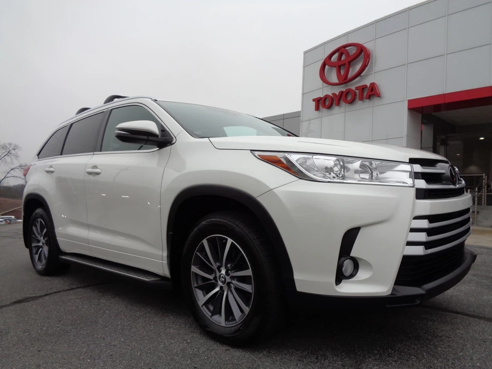 2018 Toyota Highlander - Image 2 of 21