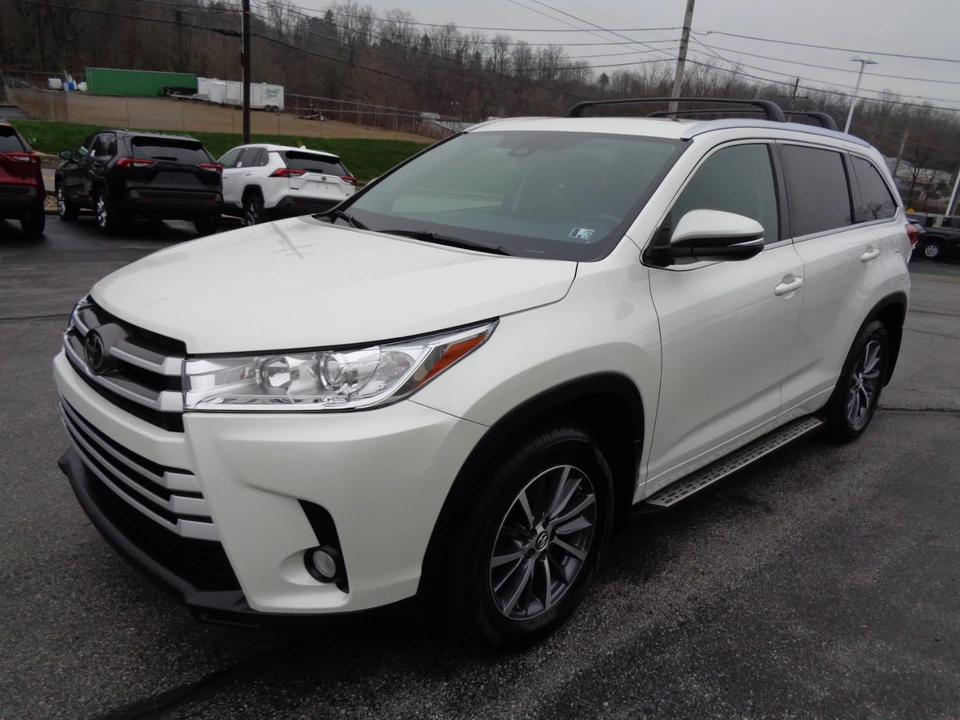 2018 Toyota Highlander - Image 8 of 21