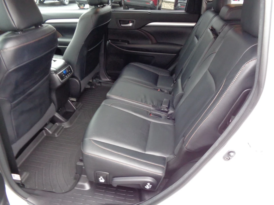 2018 Toyota Highlander - Image 18 of 21