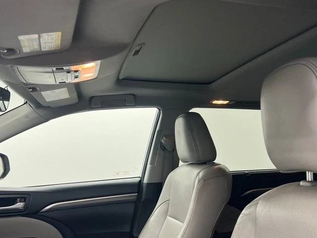 2018 Toyota Highlander - Image 10 of 13