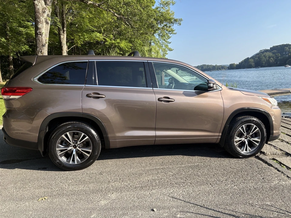 2018 Toyota Highlander - Image 3 of 16