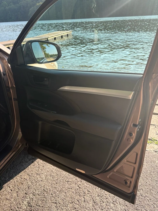 2018 Toyota Highlander - Image 15 of 16