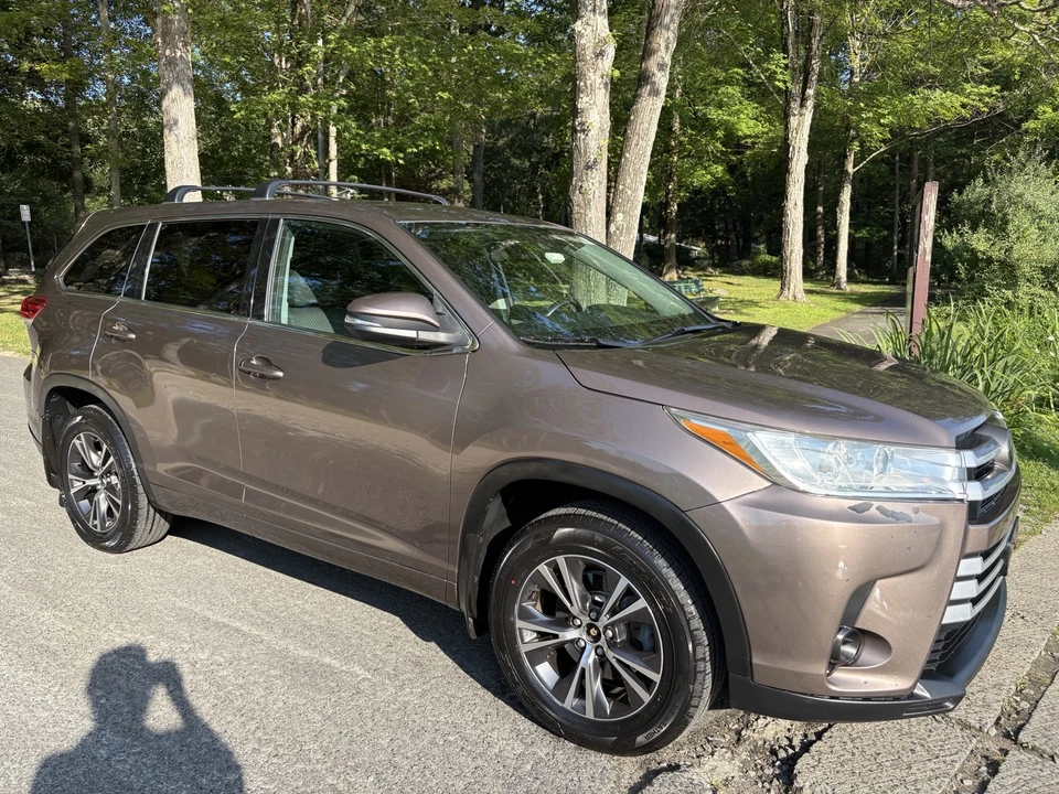2018 Toyota Highlander - Image 2 of 16