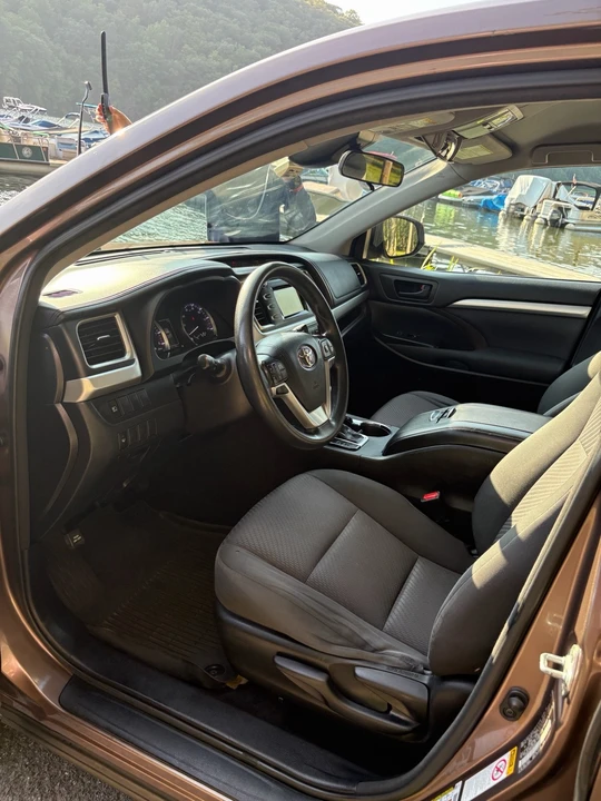 2018 Toyota Highlander - Image 9 of 16