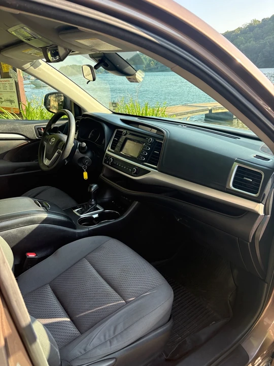 2018 Toyota Highlander - Image 8 of 16
