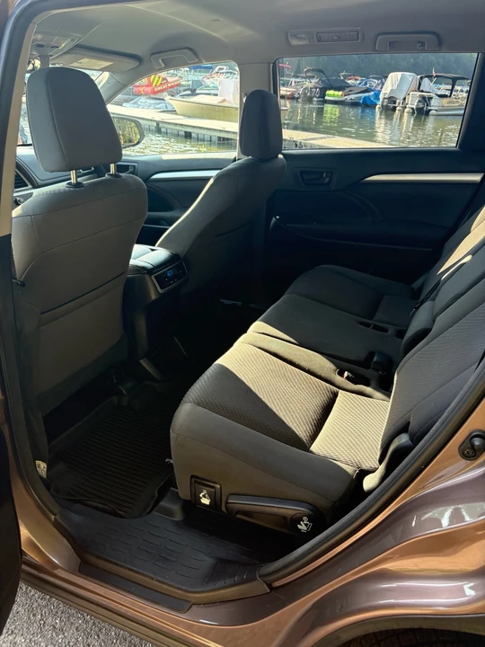 2018 Toyota Highlander - Image 11 of 16