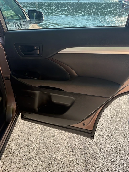 2018 Toyota Highlander - Image 12 of 16