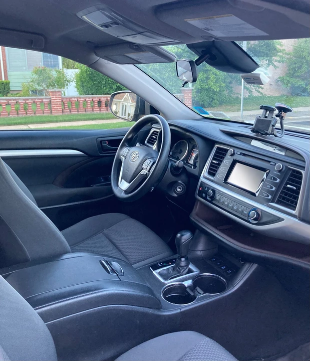 2018 Toyota Highlander - Image 2 of 5