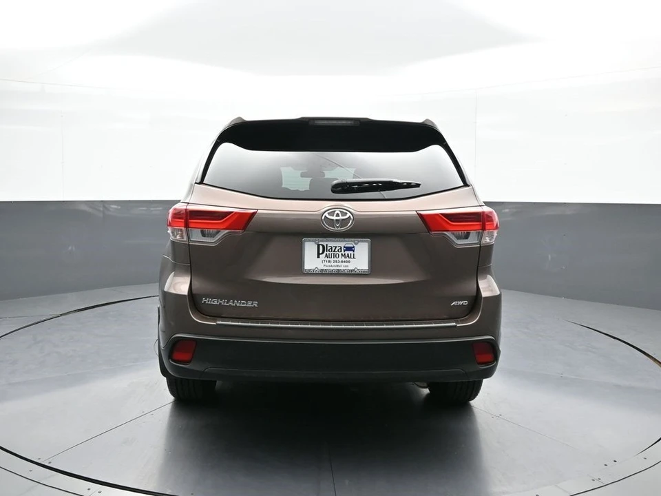 2018 Toyota Highlander - Image 7 of 12