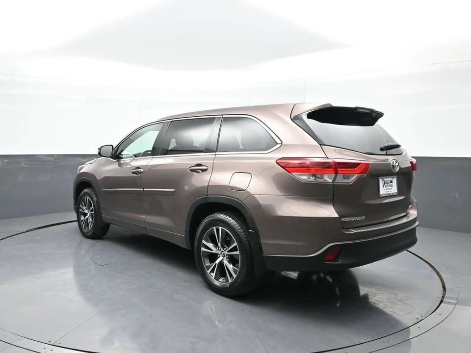 2018 Toyota Highlander - Image 8 of 12