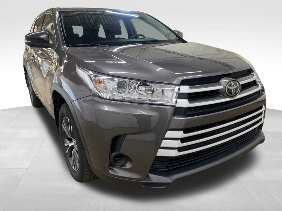 2018 Toyota Highlander - Image 2 of 12