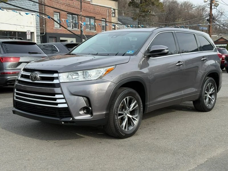 2018 Toyota Highlander - Image 3 of 12