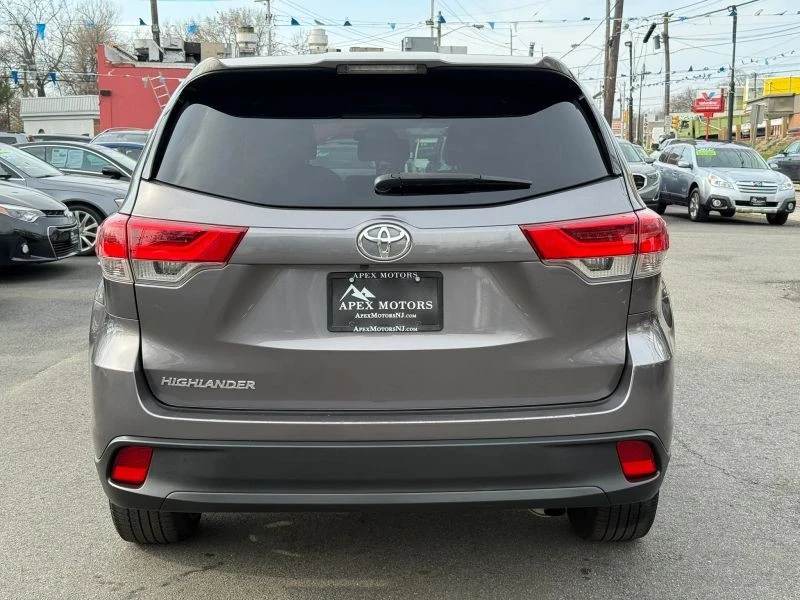 2018 Toyota Highlander - Image 8 of 12