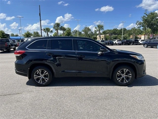 2018 Toyota Highlander - Image 9 of 12