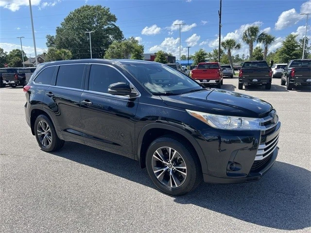 2018 Toyota Highlander - Image 2 of 12