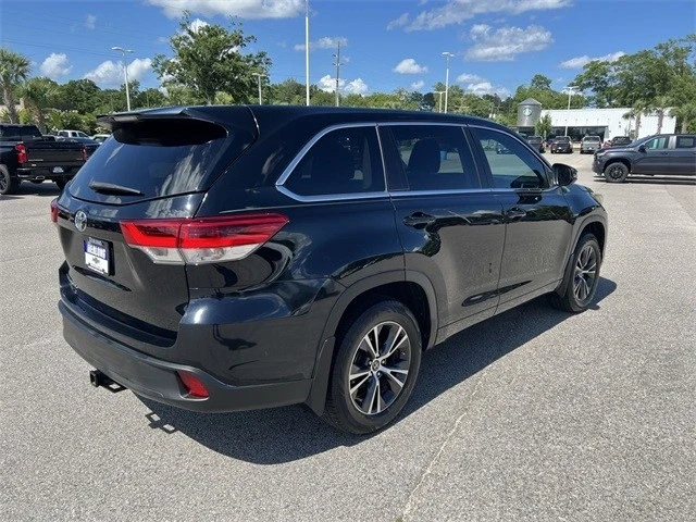 2018 Toyota Highlander - Image 8 of 21