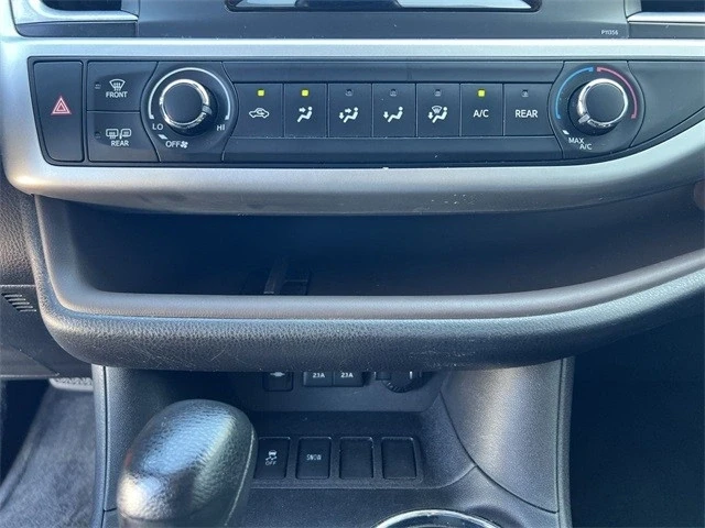 2018 Toyota Highlander - Image 16 of 21