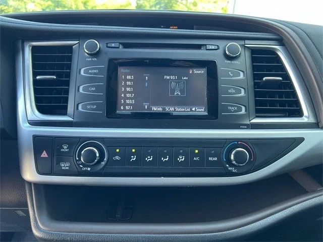 2018 Toyota Highlander - Image 13 of 21