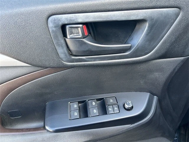 2018 Toyota Highlander - Image 20 of 21