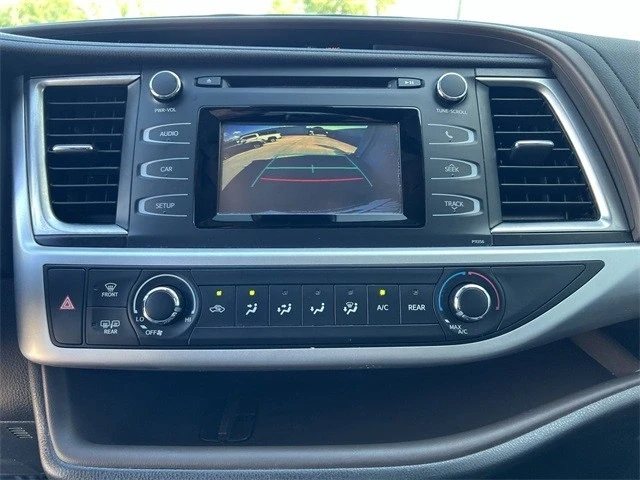 2018 Toyota Highlander - Image 14 of 21
