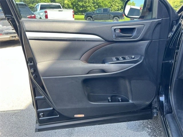 2018 Toyota Highlander - Image 19 of 21