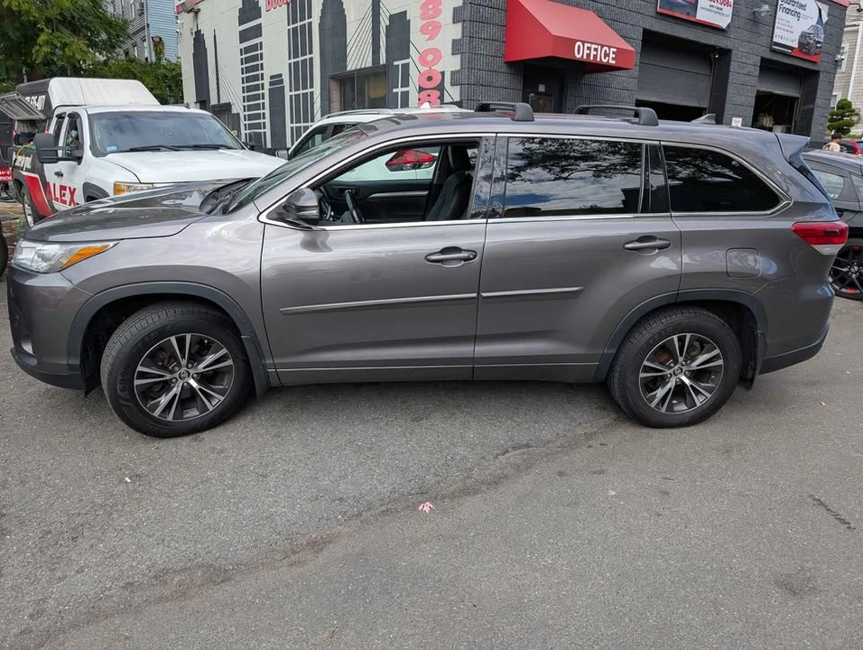2018 Toyota Highlander - Image 8 of 8