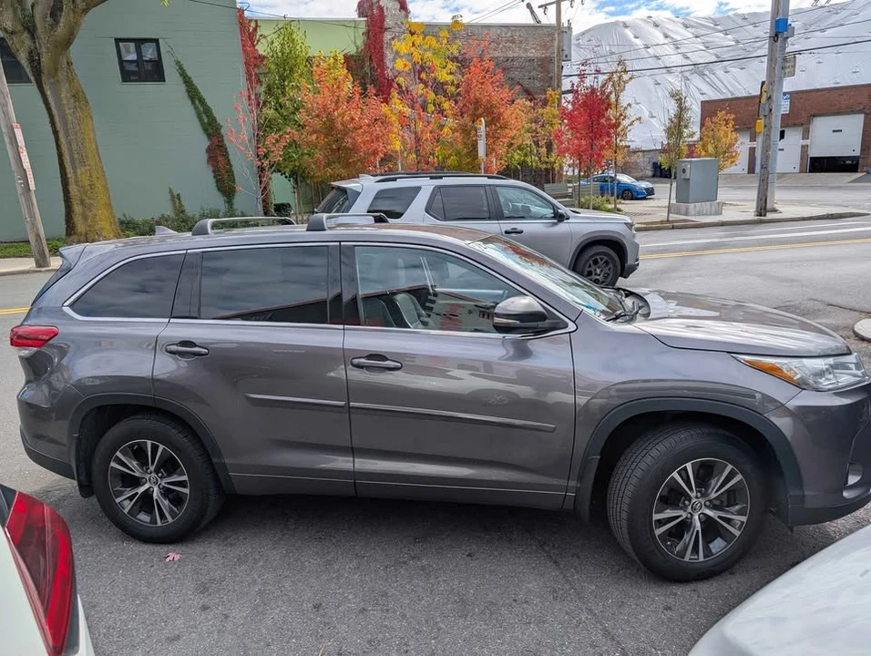 2018 Toyota Highlander - Image 2 of 8