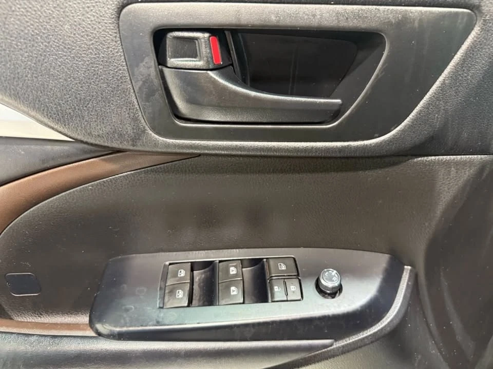 2018 Toyota Highlander - Image 13 of 19