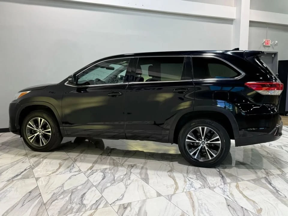 2018 Toyota Highlander - Image 9 of 19