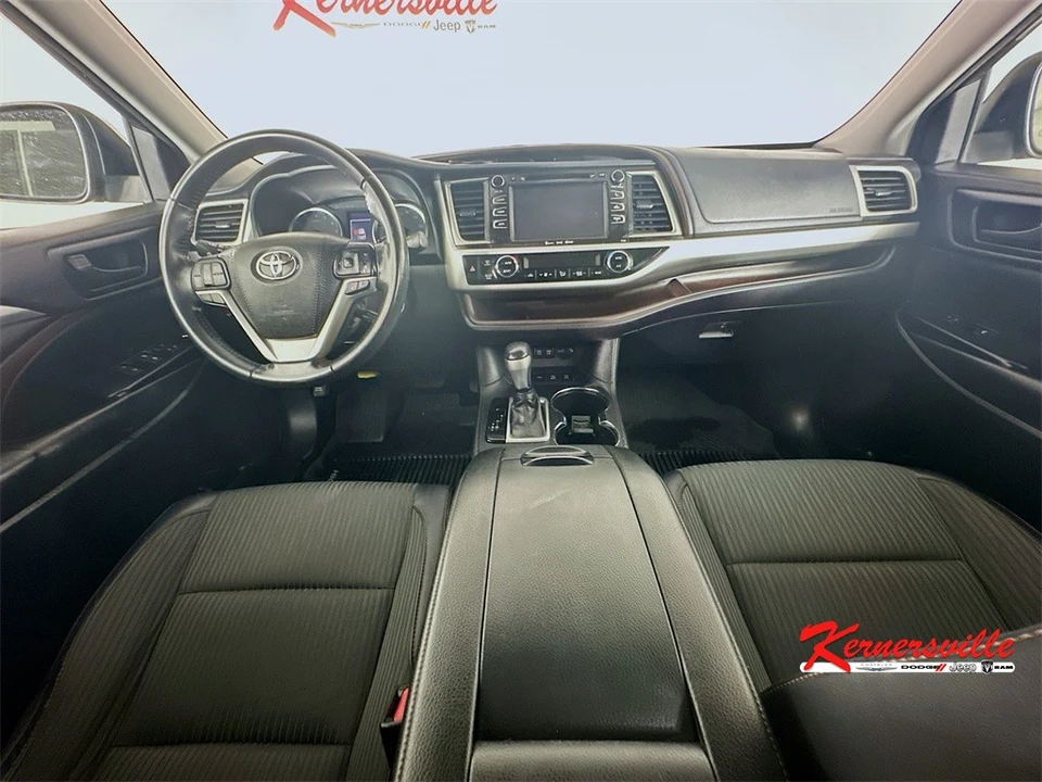 2018 Toyota Highlander - Image 10 of 21