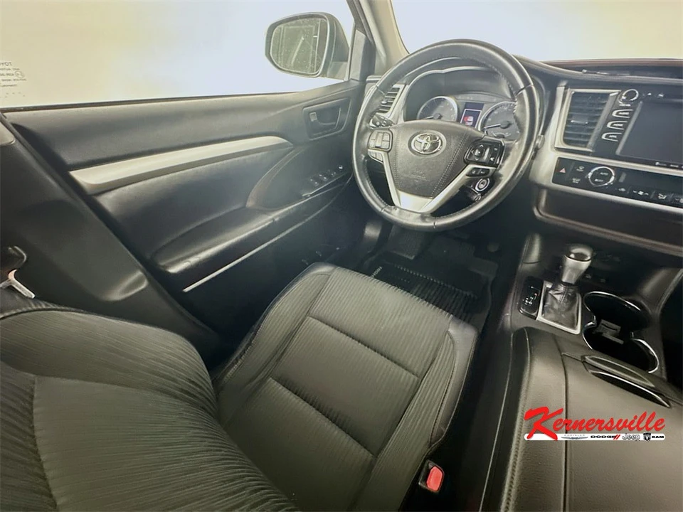 2018 Toyota Highlander - Image 9 of 21