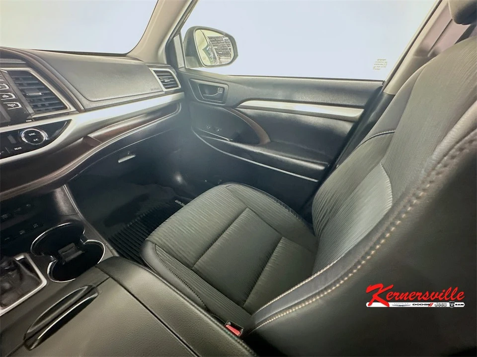 2018 Toyota Highlander - Image 11 of 21