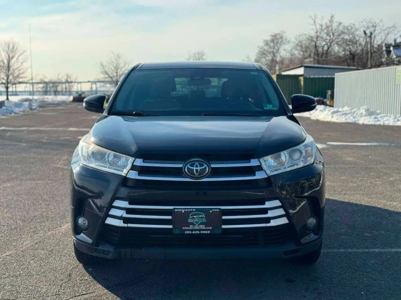 2018 Toyota Highlander - Image 8 of 12