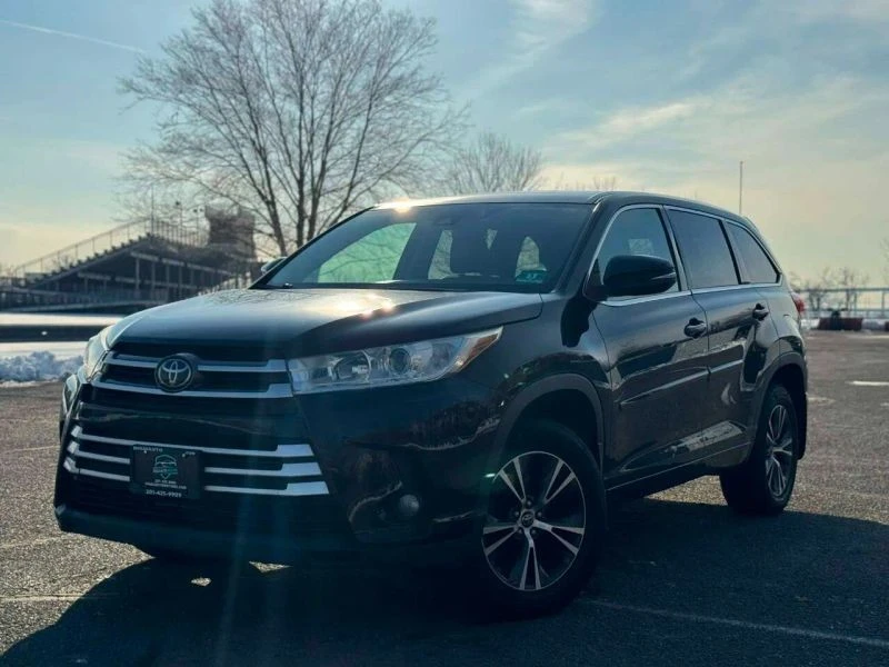 2018 Toyota Highlander - Image 2 of 12